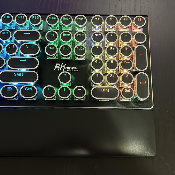 Royal Kludge gaming keyboard - Picture 6 of 8